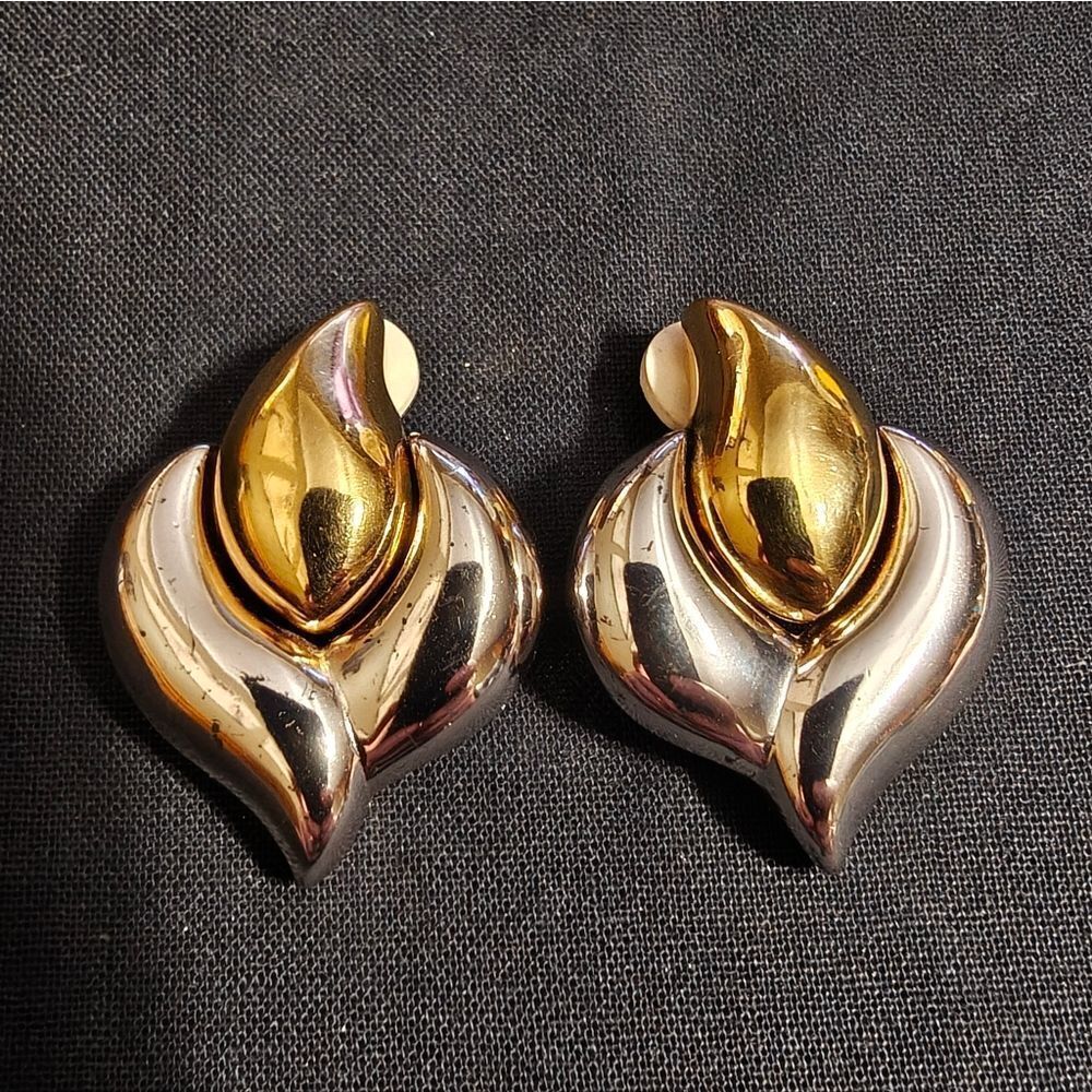 🐢 Givenchy Gold And Silver Heart Leaf Clip On Earring Like New